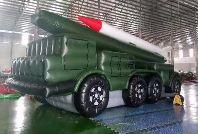 巴音郭楞部队小型导弹车